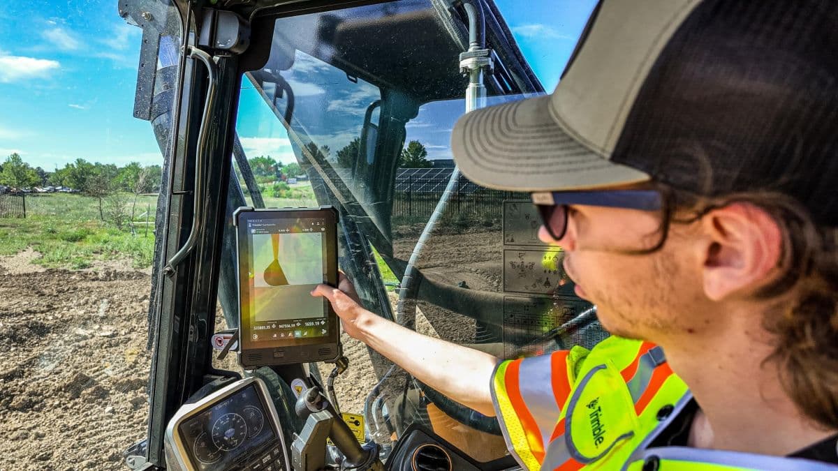 Trimble Earthworks primește opțiune cu GNSS dual pentru excavatoare